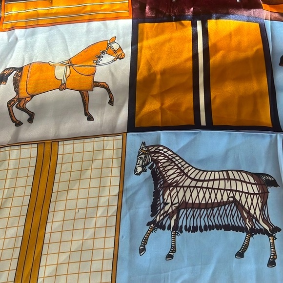 Elegant printed scarf NWT - Picture 3 of 7